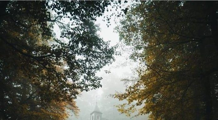 Inspiration : Burg Eltz. Photo: @patheight #nature #landscape #scenery …