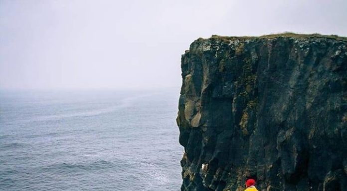 Inspiration : Islande. Photo: @vladiksir #iceland #nature #landscape #scen …