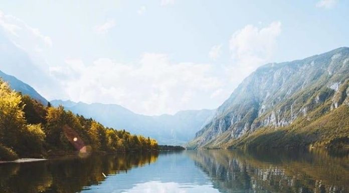 Inspiration : Lac Bohinj. Photo: @joonaslinkola #lakebohinj #wanderlog …