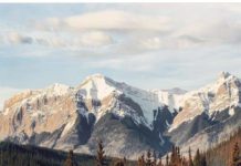 Inspiration : Jasper, Alberta. Photo: @ clo.photo #jasper #alberta #nature ….