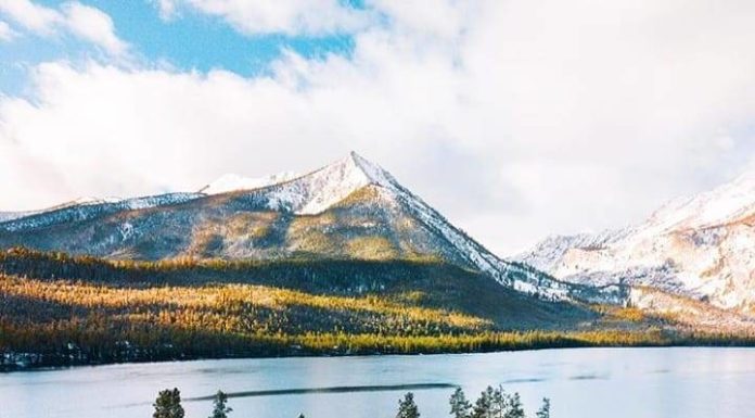 Inspiration : Lac Pettit. Photo: @mblockk #pettitlake #wanderlog #nature ….