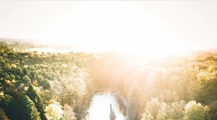 Inspiration : Rakotzbrucke, Allemagne. Photo: @tom_juenemann # rakotzbrücke …..