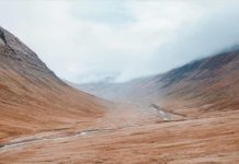 Inspiration : Nord de l'Islande. Photo: @helloemilie #north #iceland #nature …..