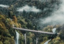 Inspiration : Suisse. Photo: @giuliogroebert #switzerland #nature …