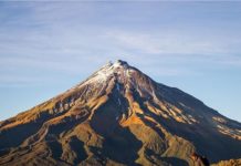 Inspiration : Mont Taranaki. Photo: @calsnape #nature #photo #landscape …..