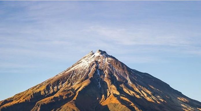 Inspiration : Mont Taranaki. Photo: @calsnape #nature #photo #landscape …..