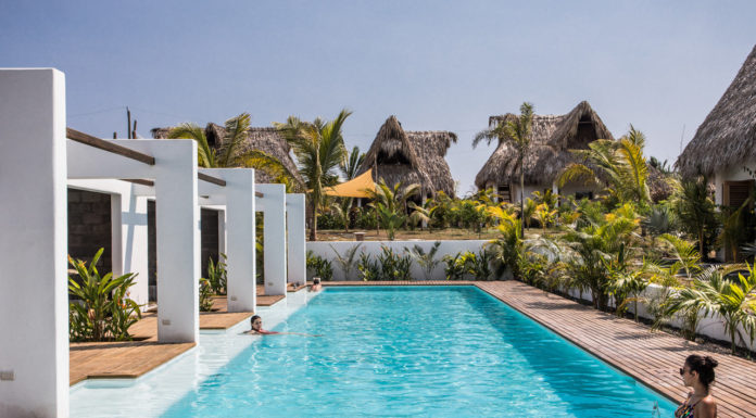 Inspiration : Décor rustique et cool Surf Vibes inondent ce nu-pieds …