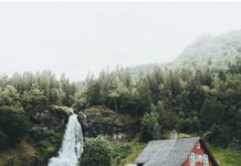 Inspiration : Steinsdallfossen. Photo: @christiantrustrup #wanderlog …
