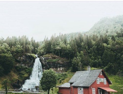 Inspiration : Steinsdallfossen. Photo: @christiantrustrup #wanderlog …