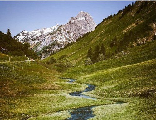 Inspiration : Warth, Vorarlberg. Photo: @riedler_rene #vorarlberg #wanderl …