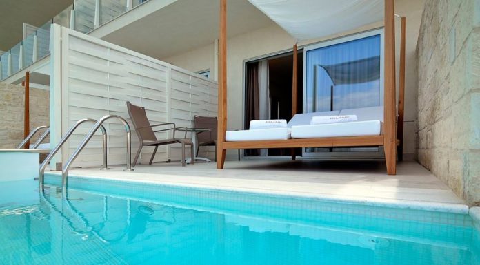 Are robes in hotels complimentary? Are robes in hotels complimentary?