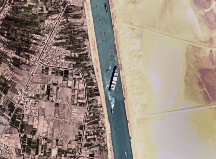 Are the pyramids close to the Suez Canal?