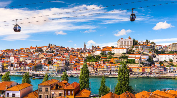 Are there 2 airports in Lisbon? Are there 2 airports in Lisbon?