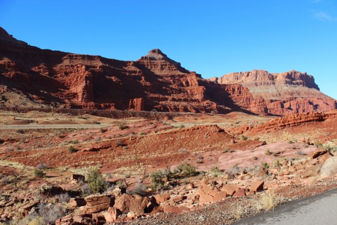 Are there paved bike trails in Moab?