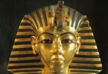 At what age did Tutankhamun became pharaoh? At what age did Tutankhamun became pharaoh?