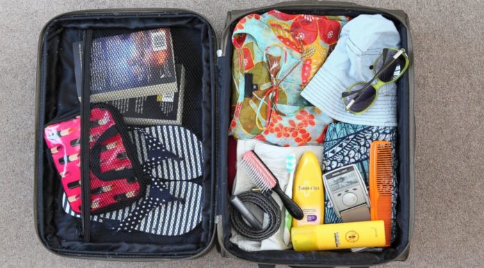 Can I carry 2 bags on a plane? Can I carry 2 bags on a plane?