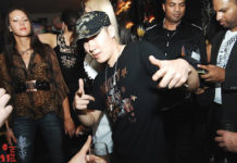 Can a 10 year old watch Airplane mode? Can a 10 year old watch Airplane mode?