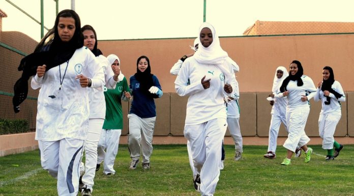 Can a woman walk alone in Saudi Arabia? Can a woman walk alone in Saudi Arabia?