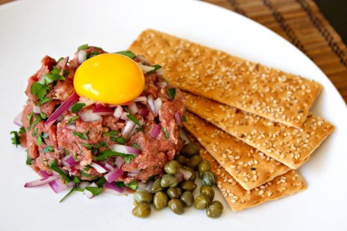Can steak tartare give you food poisoning?