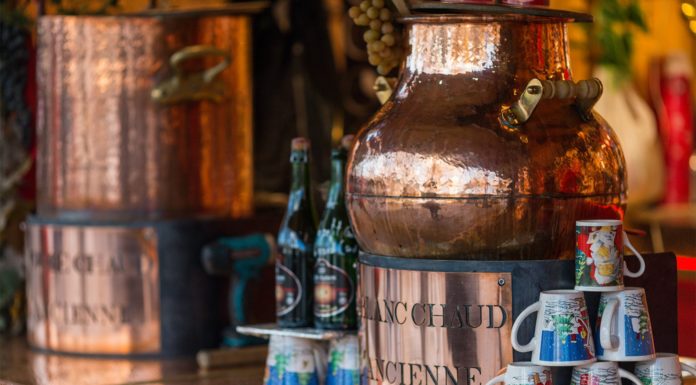 Can you drink wine in front of the Eiffel Tower? Can you drink wine in front of the Eiffel Tower?