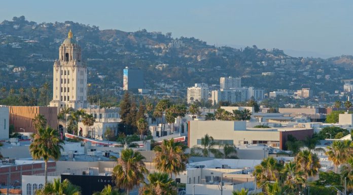 Can you drive by celebrity homes in Beverly Hills? Can you drive by celebrity homes in Beverly Hills?