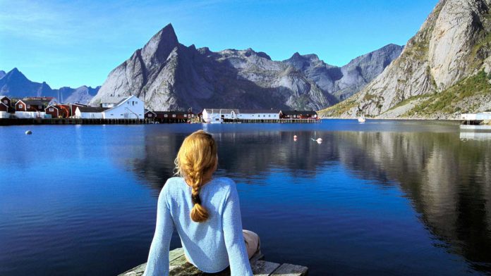 Can you drive from Bodø to Lofoten?