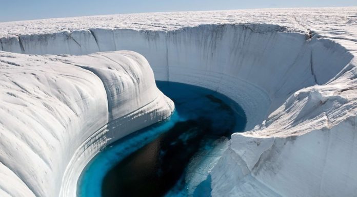 Can you fly from Iceland to Greenland? Can you fly from Iceland to Greenland?