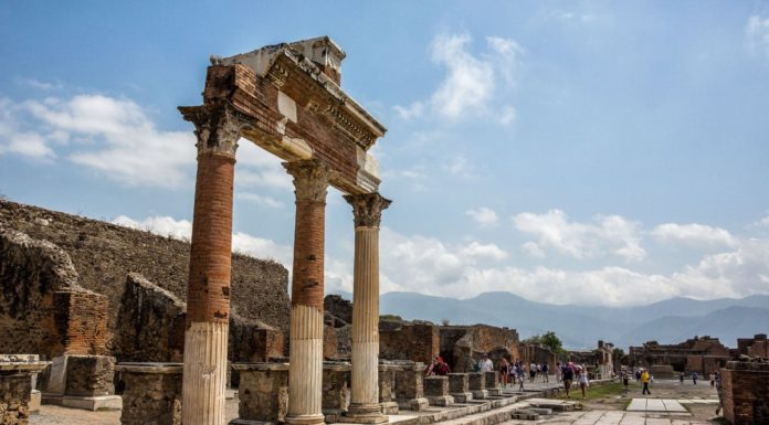 Can you see Vesuvius from Naples? Can you see Vesuvius from Naples?