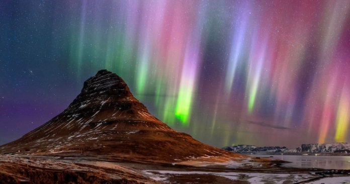 Can you see aurora borealis from a plane?