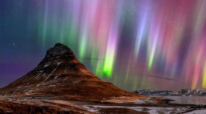 Can you see aurora borealis from a plane? Can you see aurora borealis from a plane?