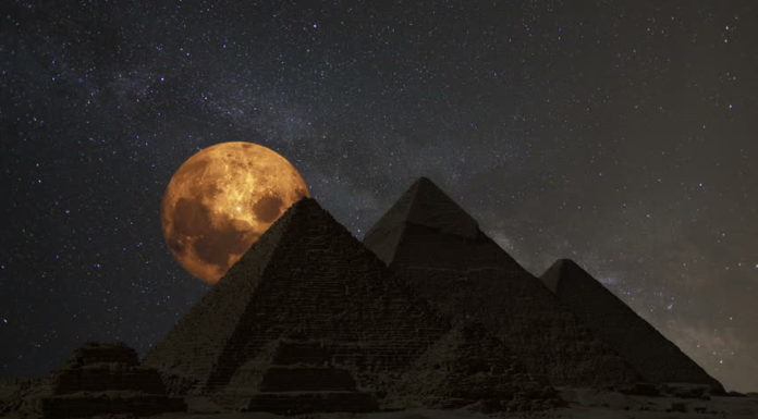 Can you see the Pyramids of Giza at night? Can you see the Pyramids of Giza at night?