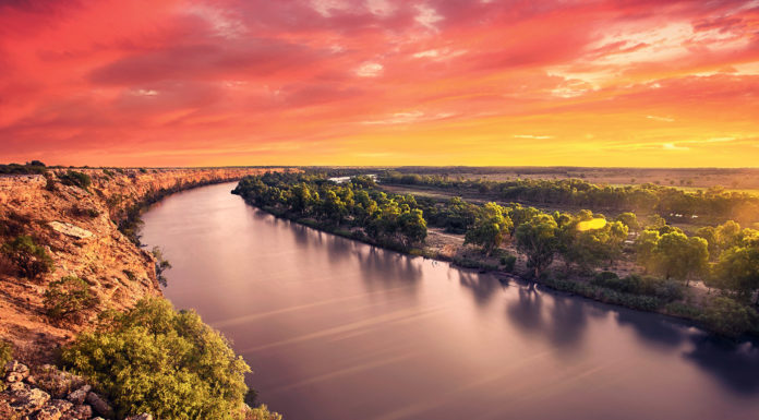 Can you see the pyramids from the Nile river? Can you see the pyramids from the Nile river?