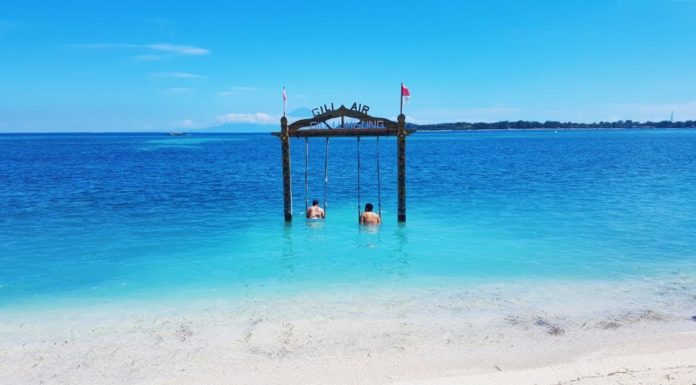Can you swim from Gili T to Gili Meno? Can you swim from Gili T to Gili Meno?
