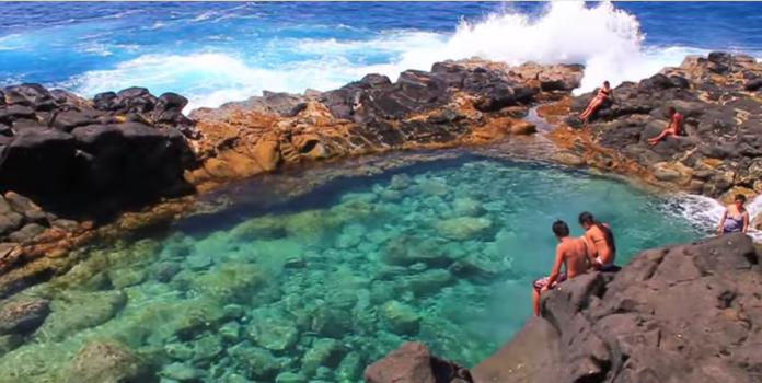 Can you swim in Queens Bath Kauai?