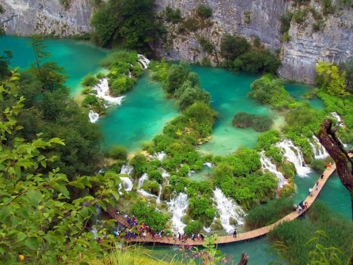 Can you swim in the Plitvice Lakes?