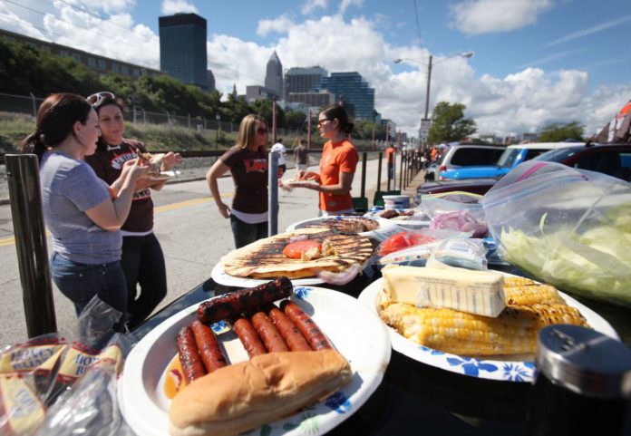 Can you tailgate at Cleveland Browns Stadium?