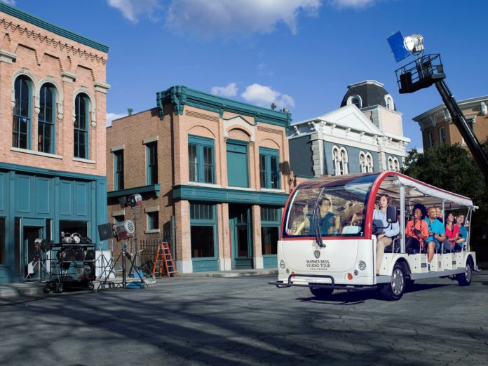 Can you visit Nickelodeon studios in LA?