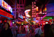 Can you walk around Night Safari? Can you walk around Night Safari?