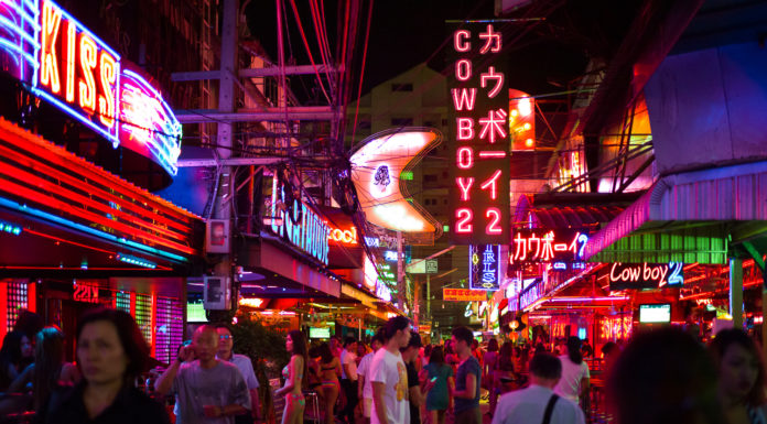 Can you walk around Night Safari? Can you walk around Night Safari?