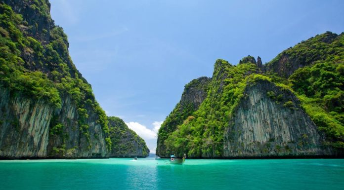Can you walk around Phi Phi Island? Can you walk around Phi Phi Island?