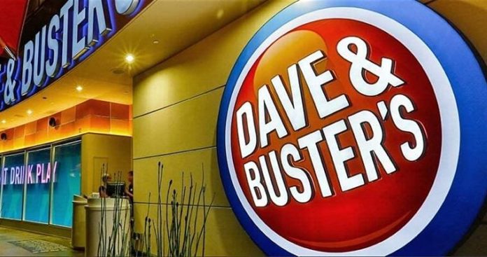 Can you walk around with drinks at Dave and Busters?