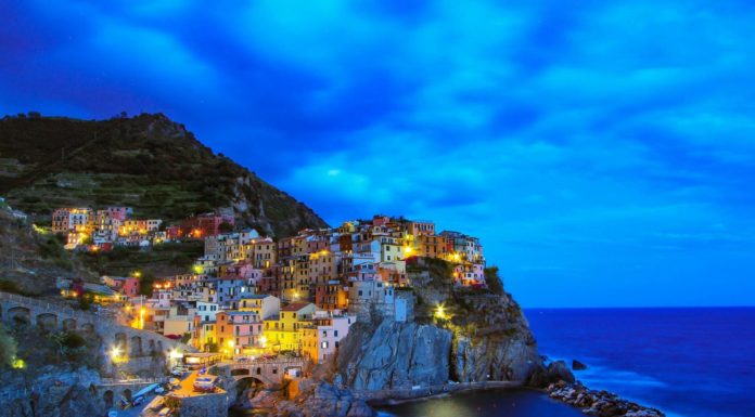 Can you walk between towns in Cinque Terre? Can you walk between towns in Cinque Terre?