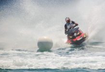 Comment ne pas tomber d’un jet ski ? Comment ne pas tomber d'un jet ski ?