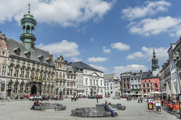Comment s'appelle la Grande Place à Bruxelles ?