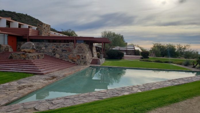 Did Frank Lloyd Wright live in Scottsdale?