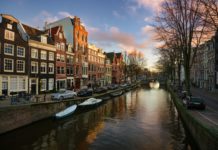 Do Amsterdam canals stink? Do Amsterdam canals stink?