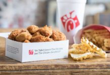 Do Chick Fil A Meals come with drinks? Do Chick Fil A Meals come with drinks?