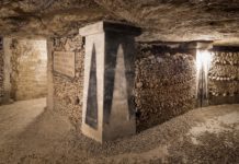 Do catacombs smell? Do catacombs smell?