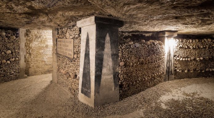 Do catacombs smell? Do catacombs smell?