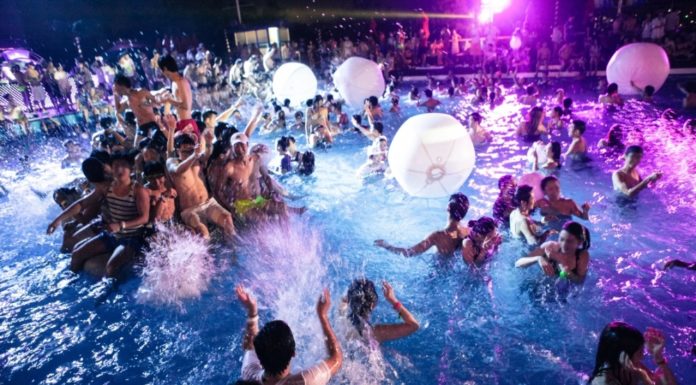 Do you wear swimsuit in onsen? Do you wear swimsuit in onsen?